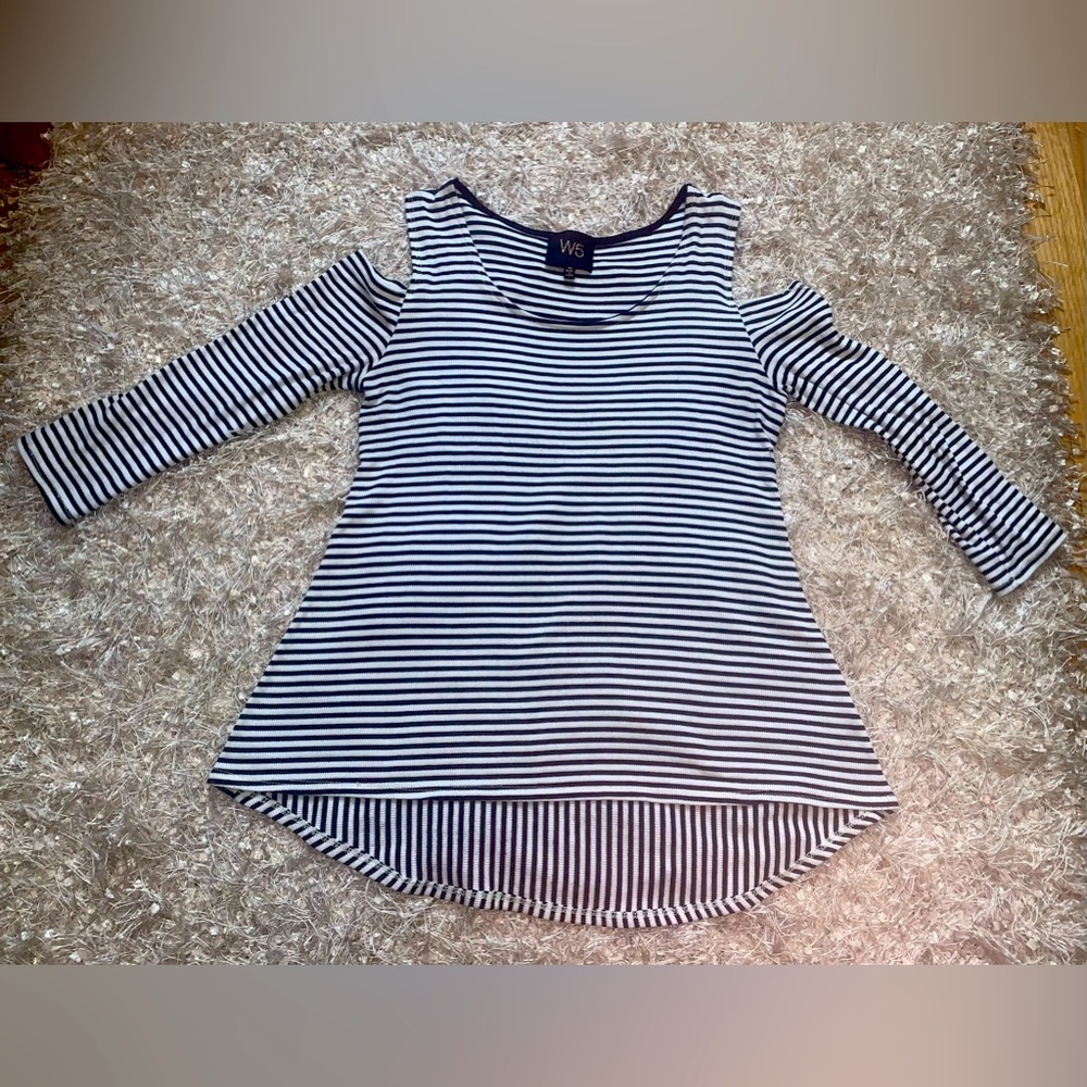 Cold shoulder striped top - sz M